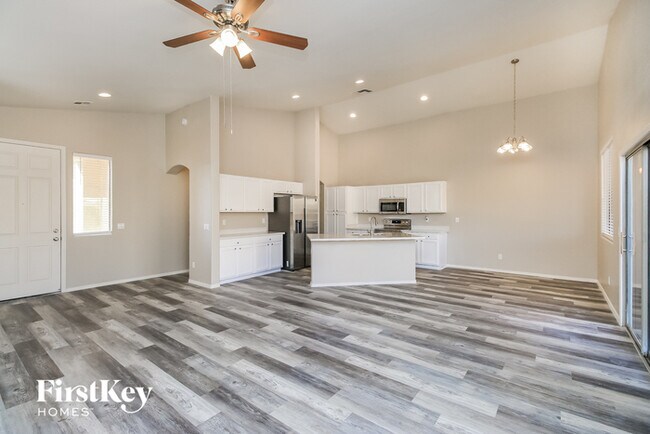 Foto del edificio - 4304 E Cherry Hills Dr