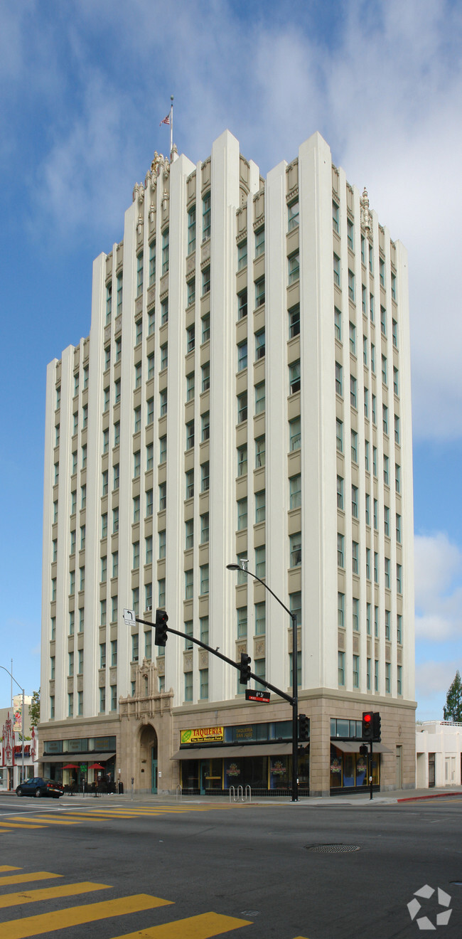 Building Photo - Vintage Tower