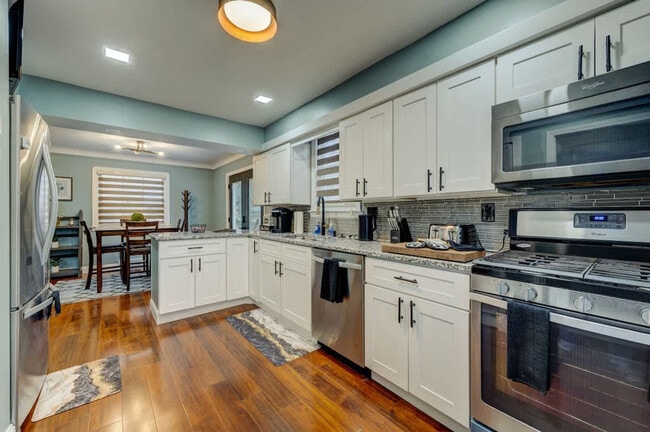 Foto del edificio - 3855 Grosvenor Rd