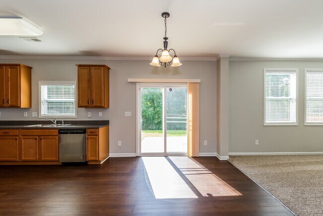Building Photo - 2022 Savannah Hills Dr