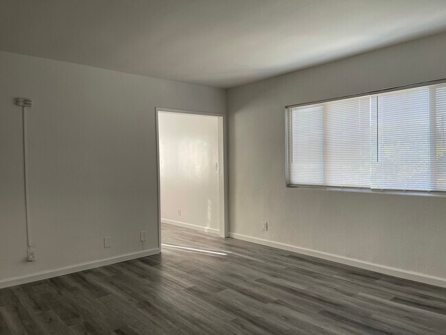 Building Photo - 4760 Edison St