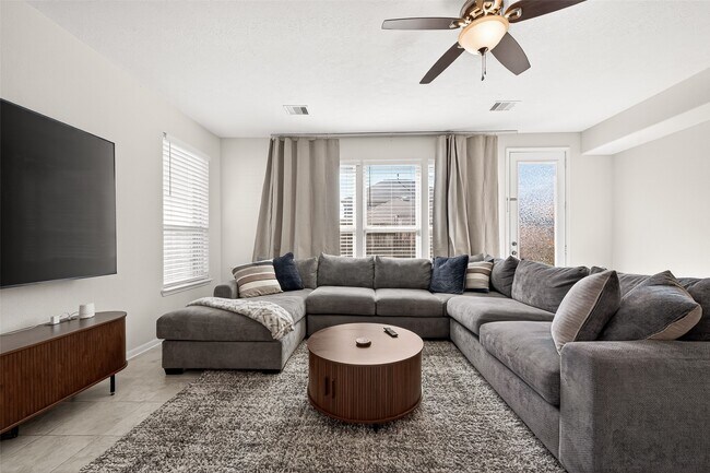 Foto del edificio - 28423 Aubrey Orchard Ln