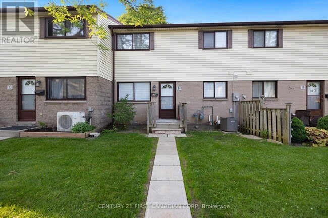 Building Photo - 825-825 Dundalk Dr