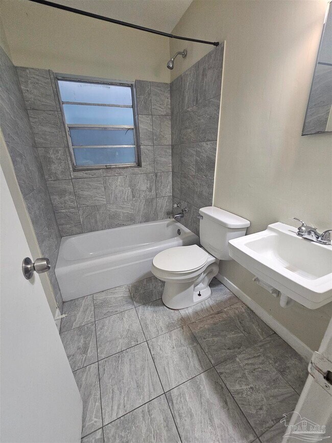Foto del edificio - 3108 N G St