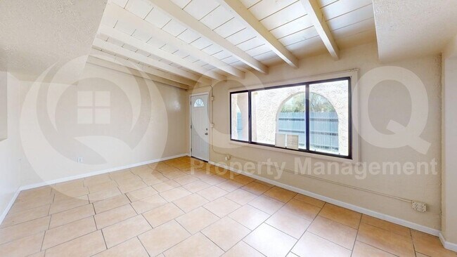 Foto del edificio - 3762 E 22nd St