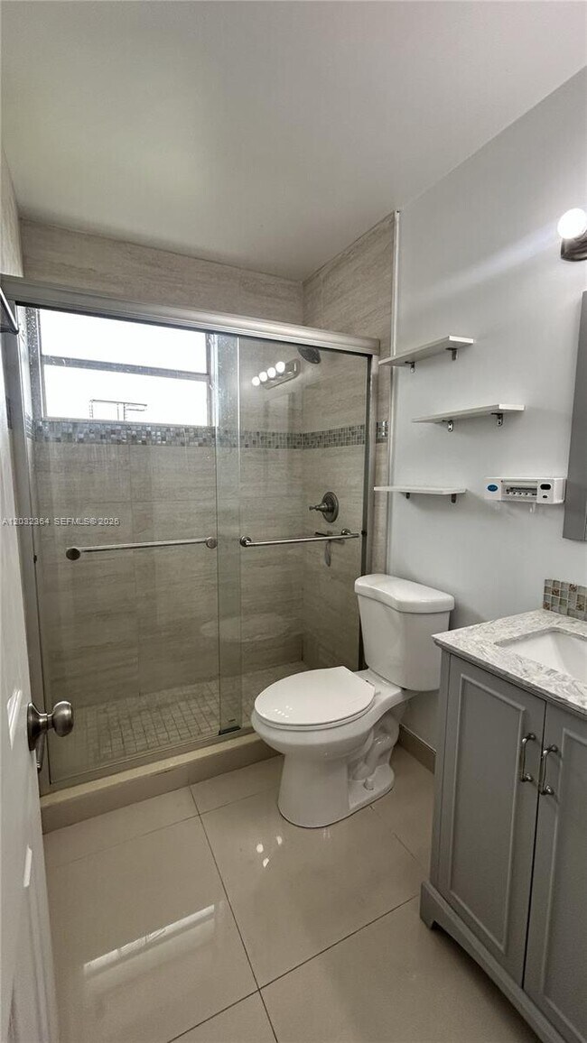 Foto del edificio - 10377 N Kendall Dr