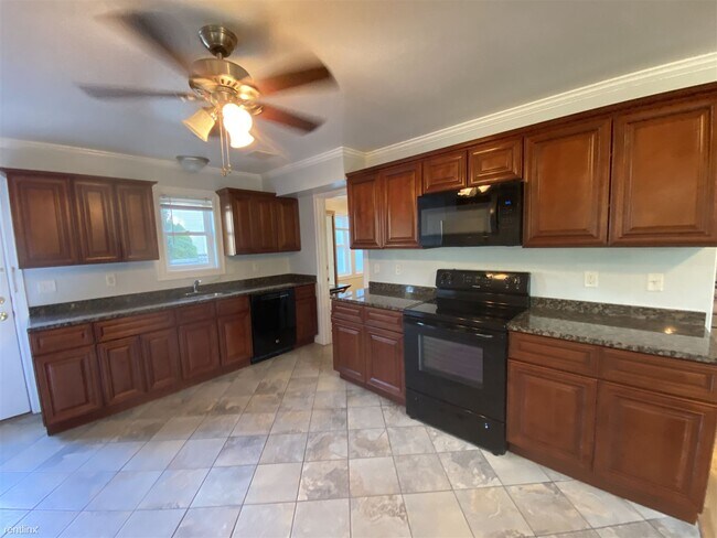 Building Photo - 6 br, 4 bath House - 900 Fuller St