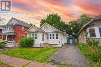 Building Photo - 26 Avenue Pl