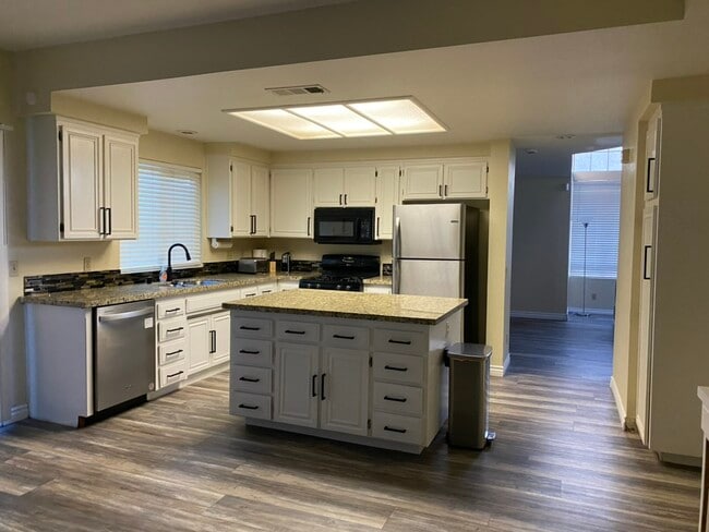 Building Photo - 16405 Kashiwa Way