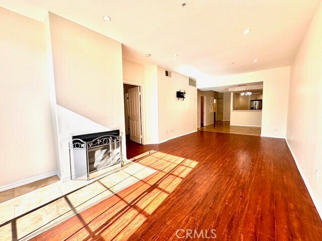 Building Photo - 4750 Templeton St