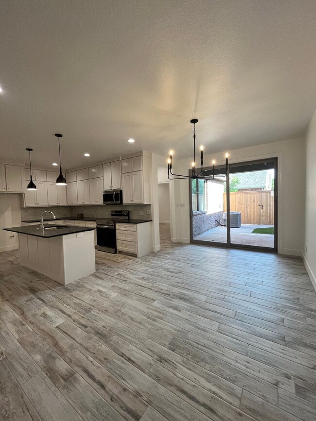 Foto del edificio - 2 Bedroom Home with Easy Access to Slide Road