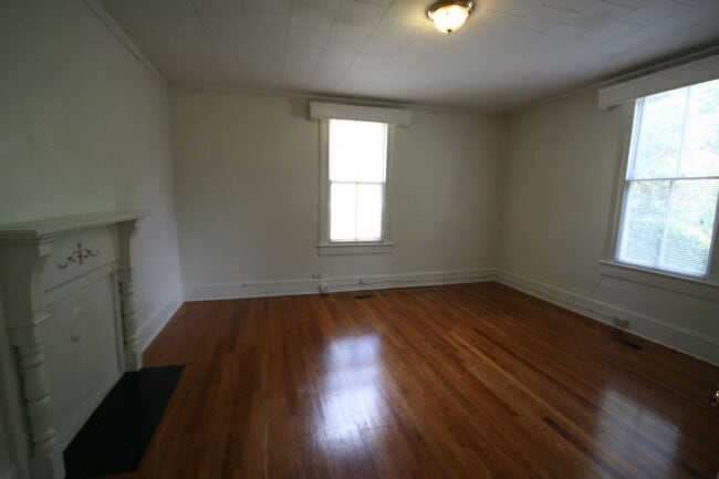 Building Photo - Perfect 4BR Home by Duke - All Appliances ...