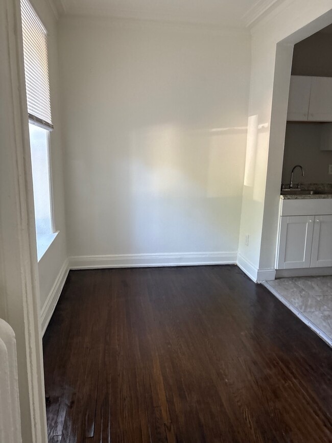 Building Photo - Florentine West