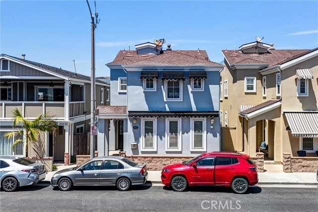 Foto del edificio - 206 E Balboa Blvd
