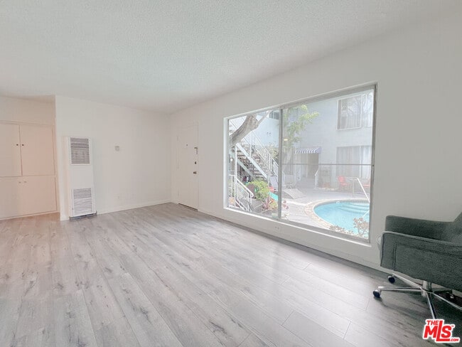 Building Photo - 941 N San Vicente Blvd
