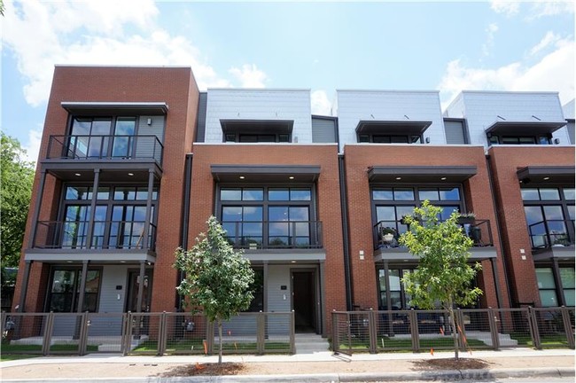 Building Photo - 810 E Myrtle St