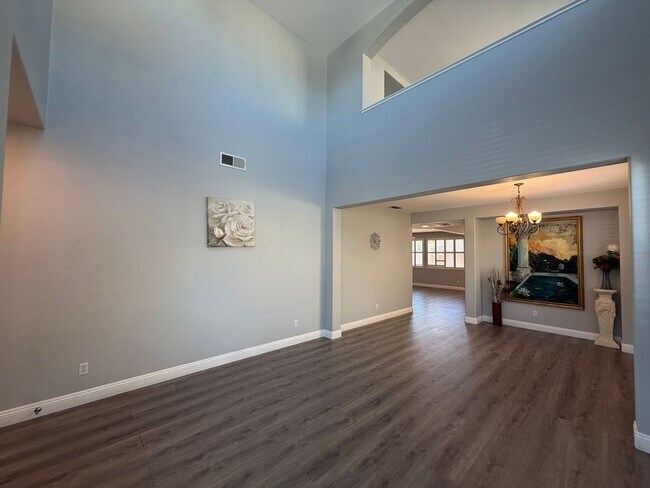 Building Photo - AVAILABLE NOW! LEASE TODAY! 4 Bedroom 3 Bath Elk Grove Home with Bonus Room!
