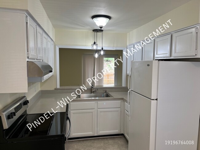 Foto del edificio - End Townhouse Unit near Glenwood Avenue MO...