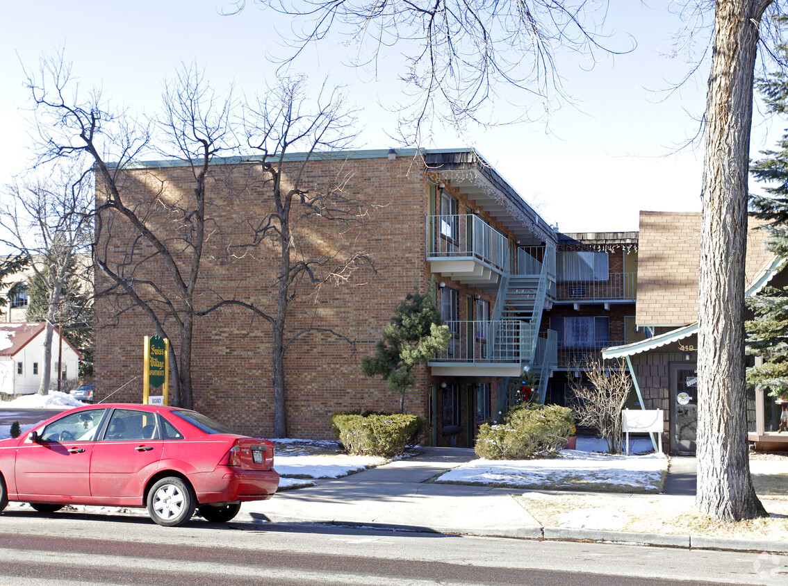 Foto del edificio - Swiss Village Apartments