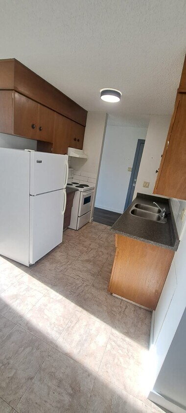 Photo principale - 8303-100 100 St NW