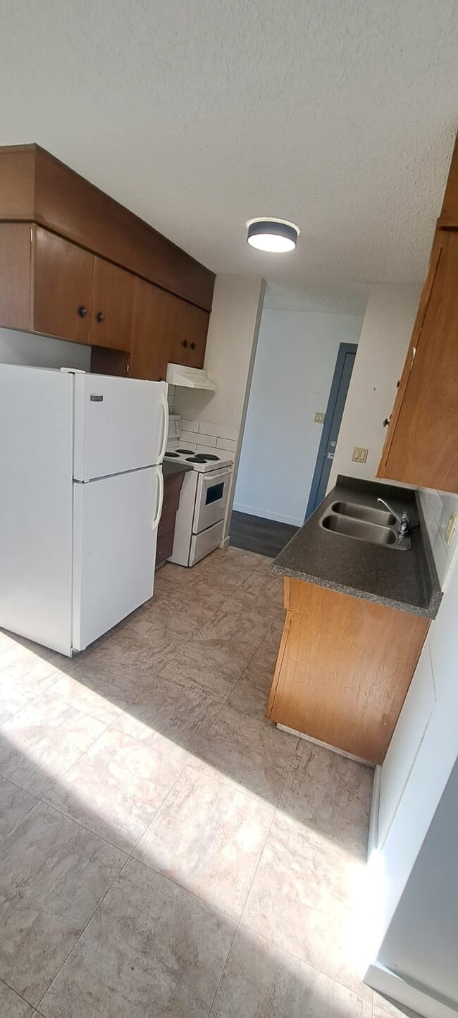 Building Photo - 8303-100 100 St NW