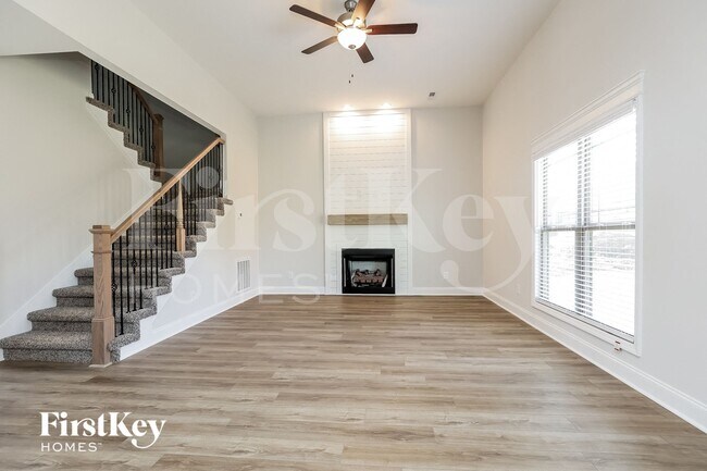 Foto del edificio - 766 Buffalo Frd Dr