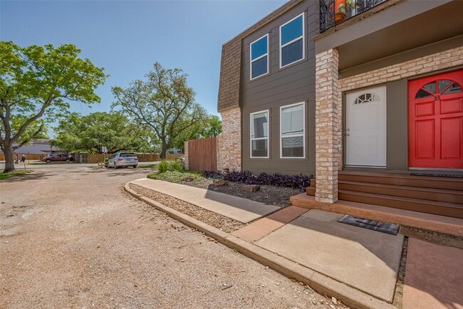 Building Photo - 5922 Fairdale Ln
