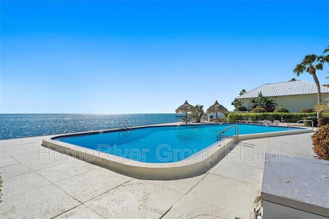 Foto del edificio - 7200 Sunshine Skyway Ln S