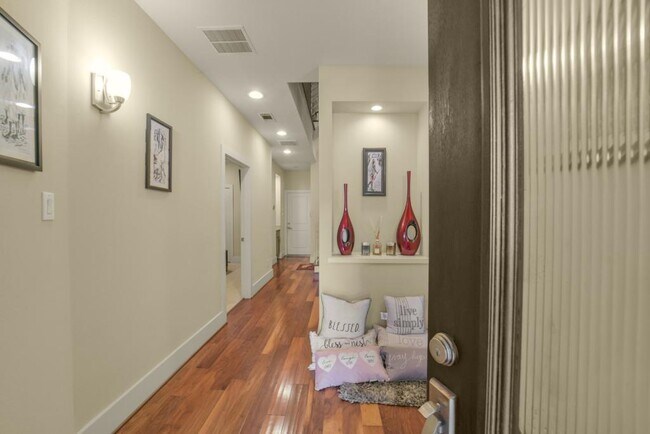 Foto del edificio - 5425A Hidalgo St