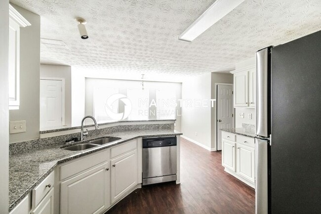 Building Photo - 4 Bedroom Pet-Friendly Home in Lithonia, GA with Main Street Renewal