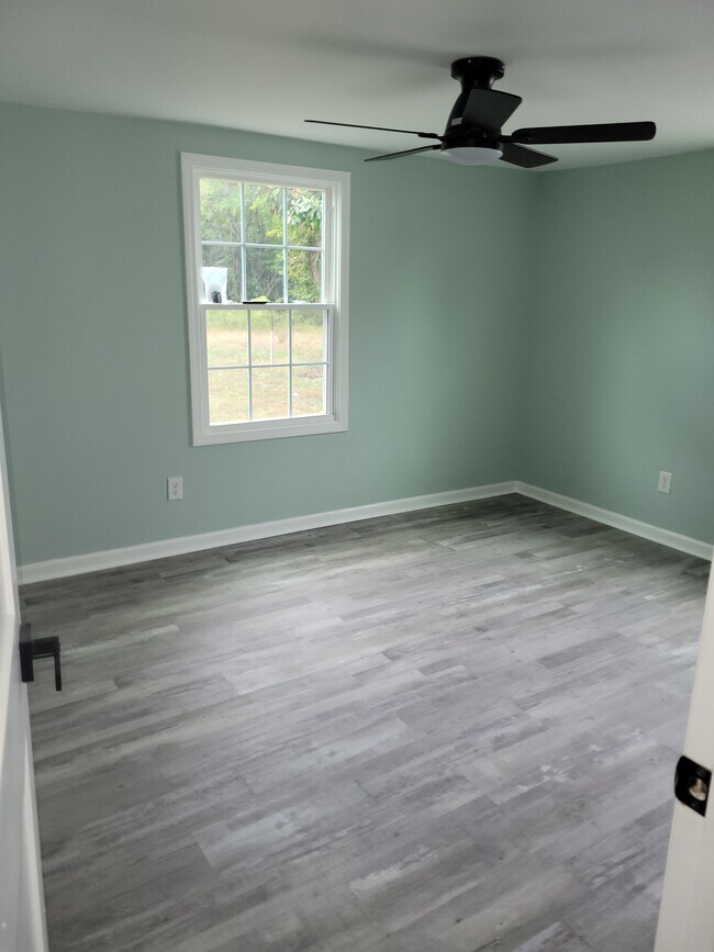 Foto del edificio - 232 Fulcher Landing Rd