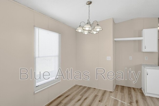 Building Photo - 825 Dawn Light Dr