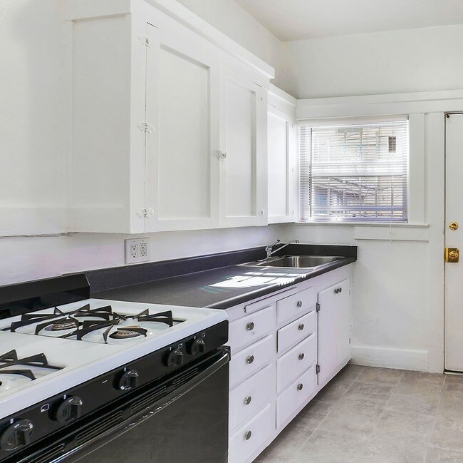 Foto del edificio - 310-316 E 8th St