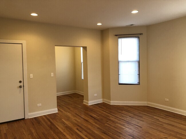 Building Photo - 5407 N Ravenswood Ave