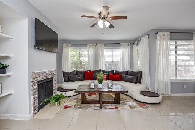 Foto del edificio - 12100 Overbrook Ln