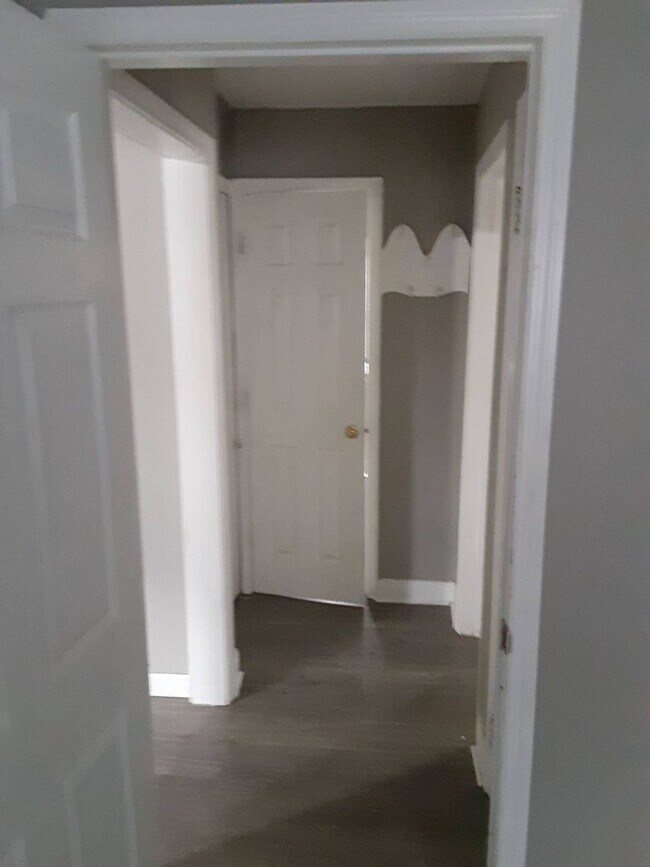 Building Photo - Welcome to 1161 Lincoln! 2 bedrooms & 1.5 bths