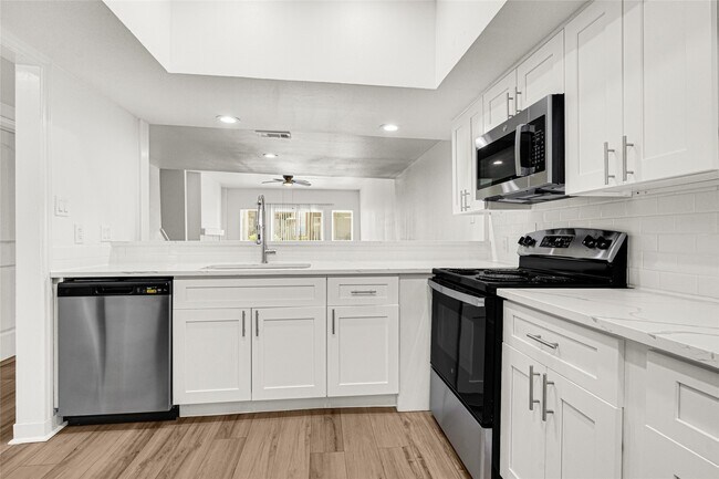 Foto del edificio - 2022 Lakewood Ct