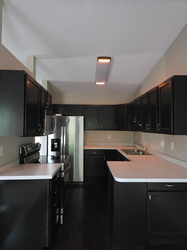 Nightlight mode in the kitchen - 994 38 1/2 Ave W