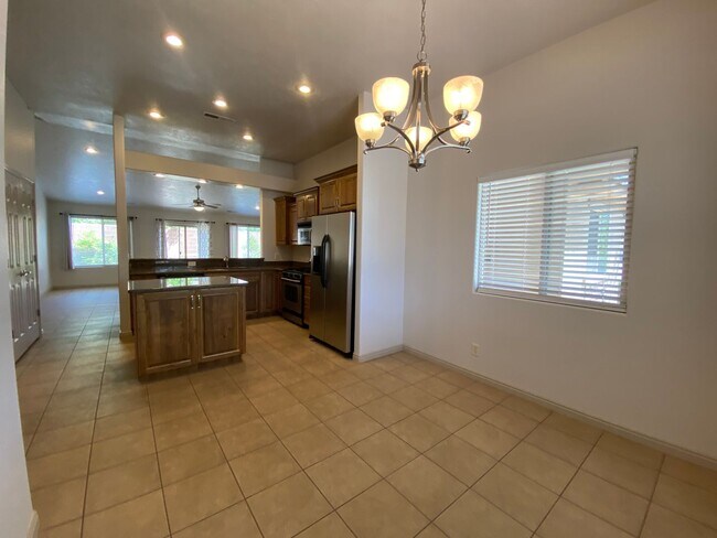 Foto del edificio - SPACIOUS HOME FOR RENT!