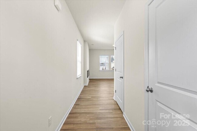 Foto del edificio - 1339 37th Ave Lane NE