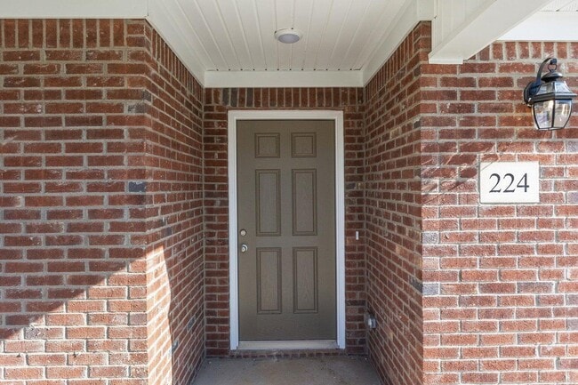 Building Photo - 106 Tyler Way