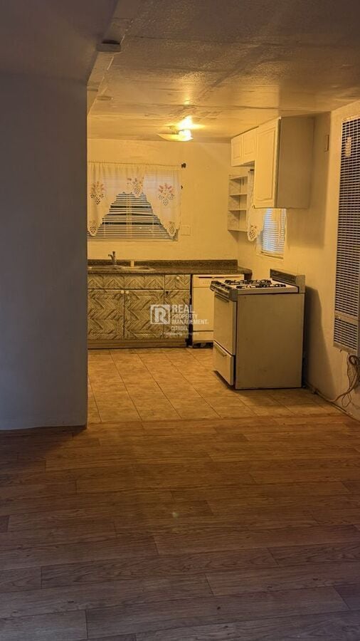 Foto del edificio - 170 E Claremont St