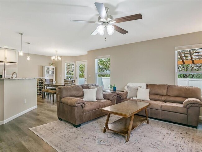Foto del edificio - 1398 Orchard Lakes Cir