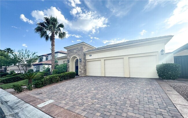 Foto del edificio - 3231 Elk Clover St