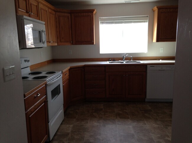 Kitchen - 608 E Lagoon St