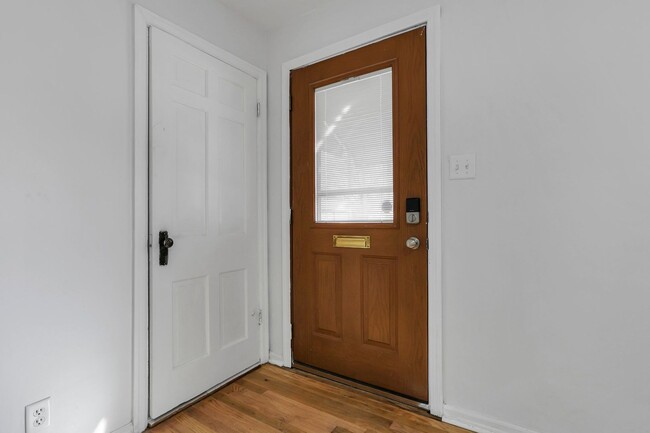 Foto del edificio - Welcome to 1155 Lockbourne Rd, a charming ...