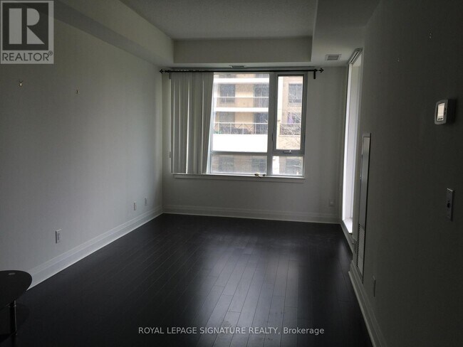 Building Photo - 17-217 Kenaston Gardens