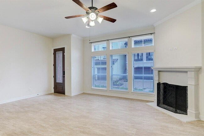 Building Photo - 7 Laurelwood Dr