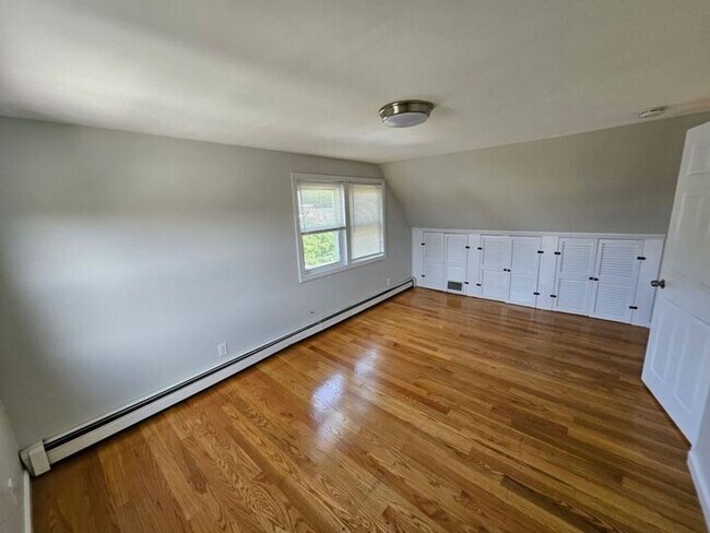 Foto del edificio - Beautiful two-story, four-bedroom unit!