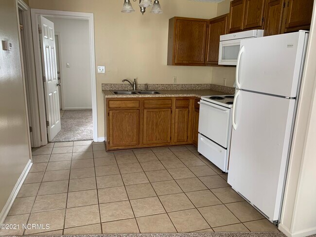 Building Photo - 1935 Countrywood Blvd